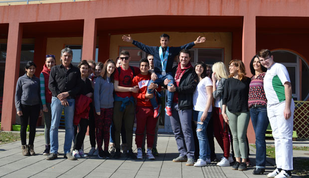 СРЕБРО И БРОНЗА ЗА ЗЛАТНОГ ДЕЧАКА: Млади стонотенисер из Абу Дабија донео два одличја