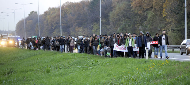 ДОЈЧЕ ВЕЛЕ: Око 400 миграната из БиХ кренуло према Хрватској