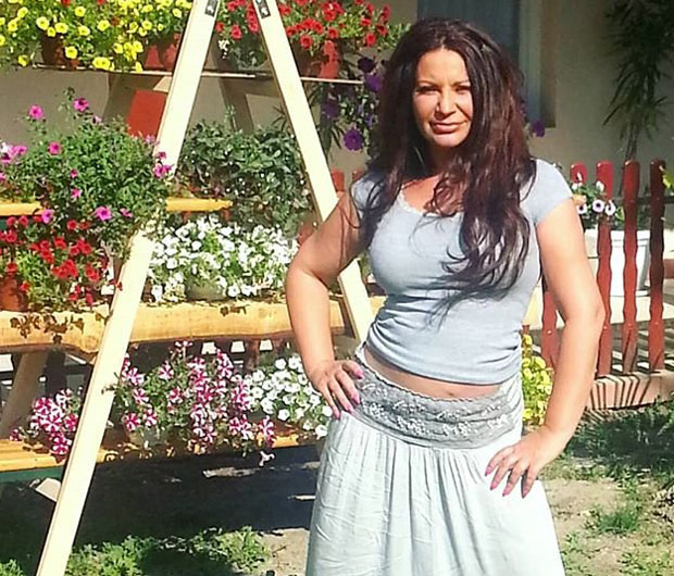 Стоја у цветном рају