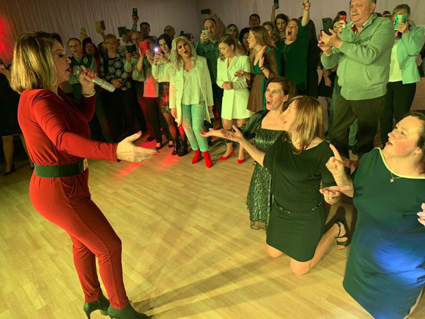 Неда пева, публика на коленима (ФОТО - ВИДЕО)