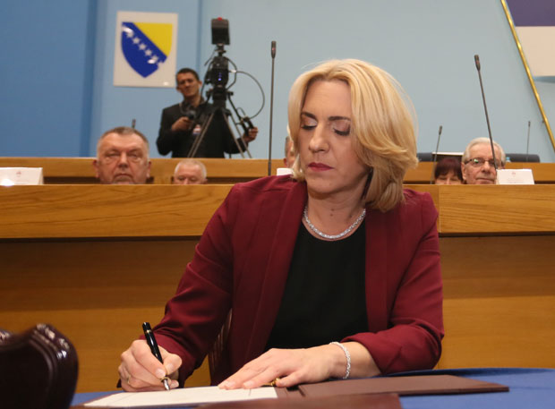 У овој години могуће повећање просечне плате на 1.000 марака