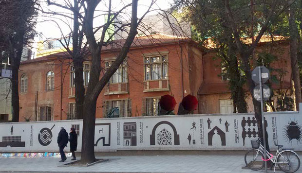 „ЖИВО СВЕДОЧАНСТВО“ СУРОВОСТИ АЛБАНАЦА: Зидови памте злочине Хоџине тајне полиције