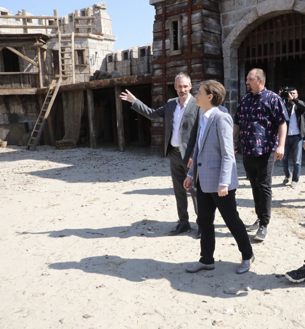 Председница владе Ана Брнабић посетила екипу Предстраже