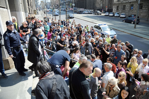 Задужене неће моћи да избацују на улицу