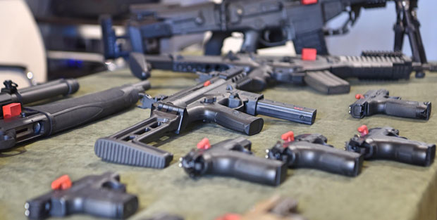 БАЛКАН НАОРУЖАН “ДО ЗУБА”: Грађани Србије поседују готово три милиона пушака и пиштоља; БиХ и Хрватска знатно заостају