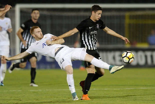 ПАРТИЗАН ДОЧЕКУЈЕ ЧУКАРИЧКИ УЗ БИТНУ НОВОСТ: Ваљак гура и психолог!