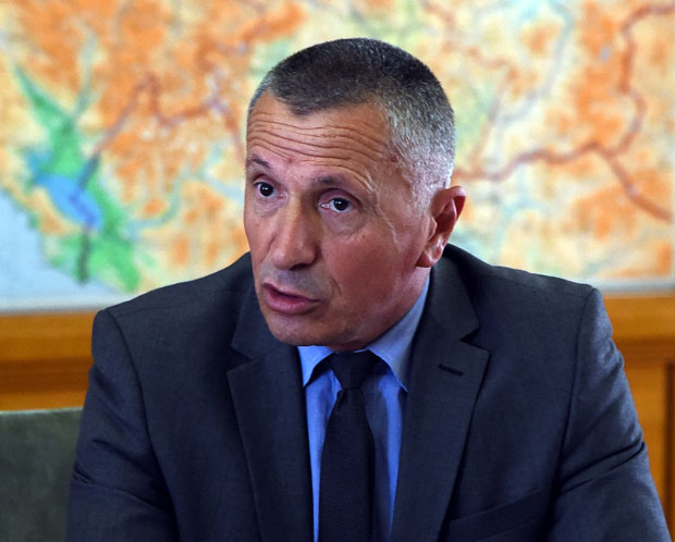 ШПИЈУНКА: Поткрало се љ 