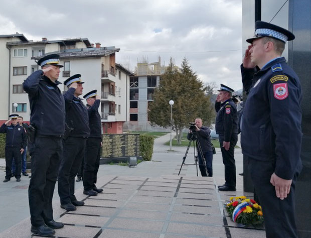 Почаст палим колегама