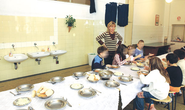 Oд тровања храном оболео 21 ученик