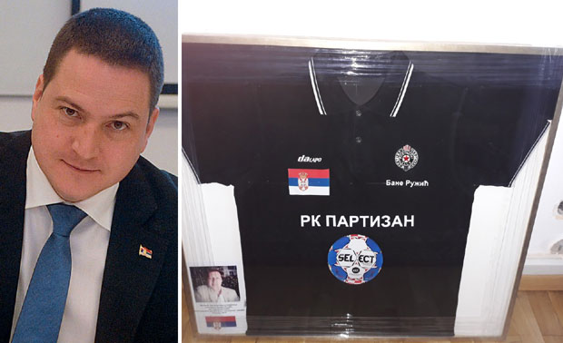 ШПИЈУНКА: Дрес са именом 