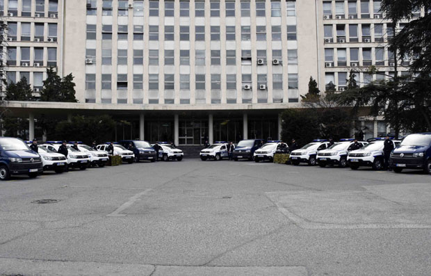 ДОНАЦИЈА ВРЕДНА МИЛИОН ЕВРА: МУП добио 29 возила (ФОТО)