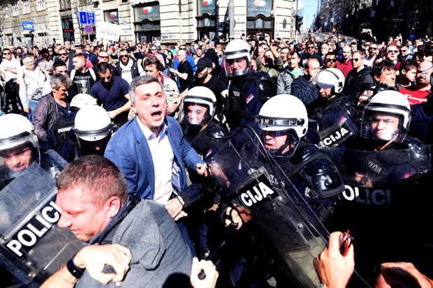 ОТКРИВАМО ДРЖАВНЕ МЕРЕ: Стоп за насиље на протестима