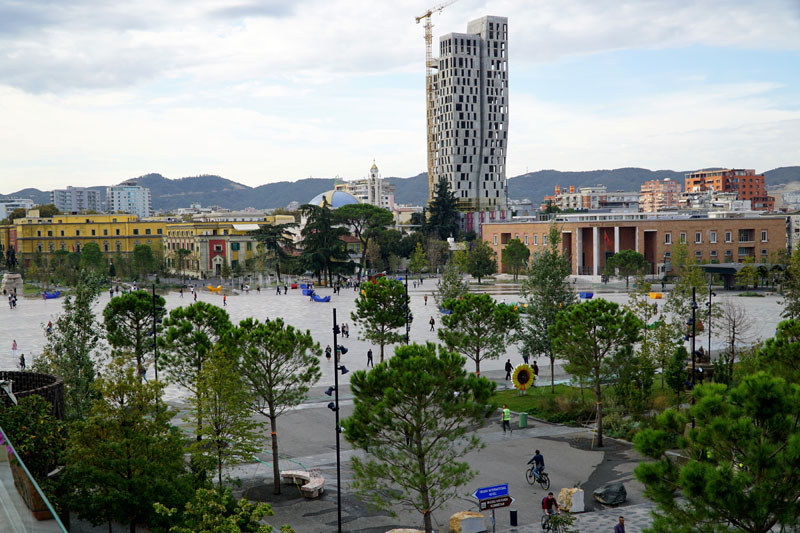 ДЕЛЕГАЦИЈА ПРИШТИНЕ НАПУСТИЛА ТИРАНУ: Због звездице бојкотовали скуп