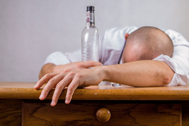 ЗБОГ НЕИСПУЊЕНЕ МУЗИЧКЕ ЖЕЉЕ: Полио кафану бензином и хтео да је запали