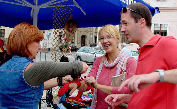 Шаку красе сатен и свила
