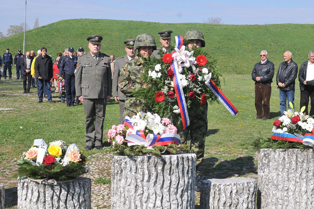 ОБЕЛЕЖЕН ДАН ЦИВИЛНИХ ИНВАЛИДА РАТА: Помен жртвана фашизма (ФОТО)