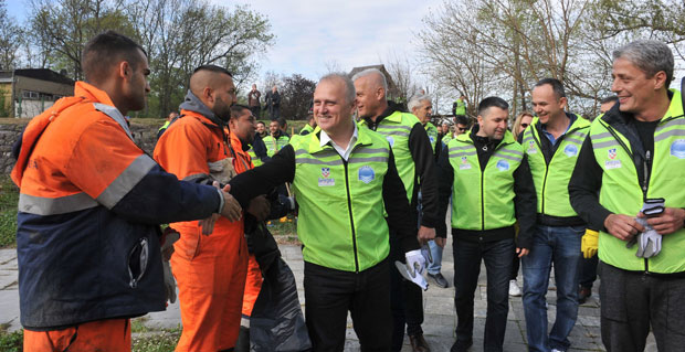 Почела акција чишћења приобаља Дунава и Саве