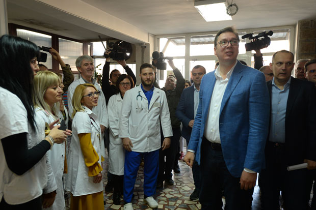 Вучић: Поштујемо све грађане, са лоповима нема приче