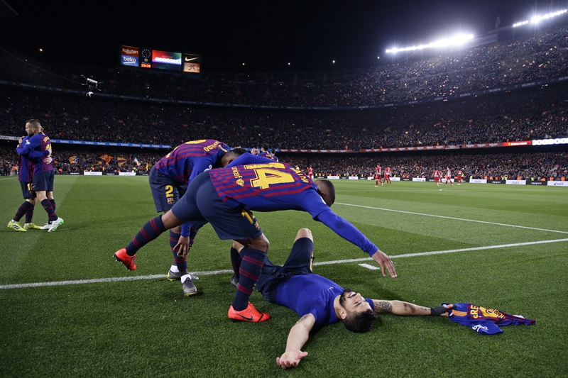 БАРСЕЛОНА ХЛАДИ ШАМПАЊАЦ: Суарез и Меси за тријумф против Атлетика