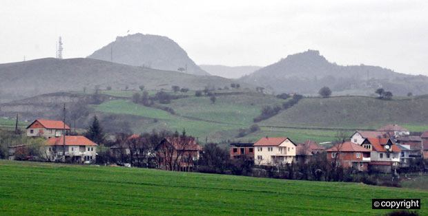 БРУТАЛАН НАПАД НА СРБЕ: Обијене црква у Сувом Долу и кућа повратника у Брестовику