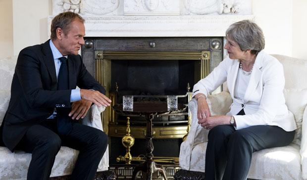 Меј: Договор или останак