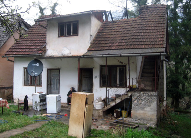 Старицу из пожара спасли син и унук! 
