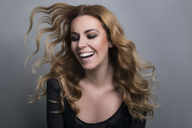 ВЕЛИКИ ПОВРАТАК НА МУЗИЧКУ СЦЕНУ: Маја Сар наступила у Италији, а у мају објављује и нову песму