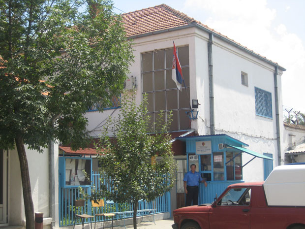 Ниш: Побегао чуварима са лисицама на рукама