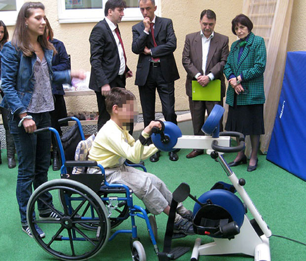 Помоћ за 400 деце