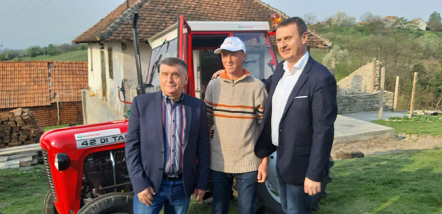 ПОМОЋ РАЊЕНОМ БОРЦУ ЗОРАНУ ПЕРОВИЋУ: Стигао трактор, кућа ниче до маја