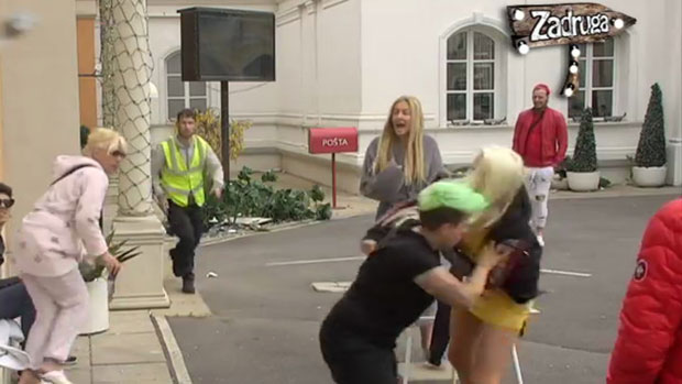 Сања рушила и ломила, Матора урлала и претила