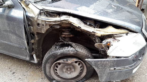 Пљевља : Полиција расветлила подметање експлозива под ауто (ФОТО)