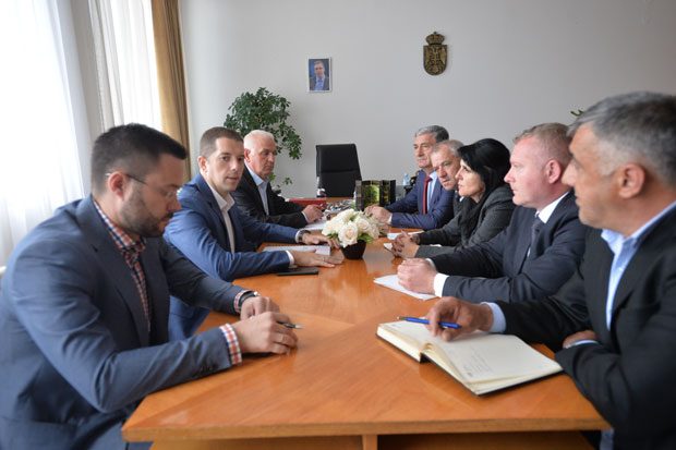 Представници Срба с КиМ Ђурићу пренели забринутост; Ђурић позвао на стрпљење и уздржаност