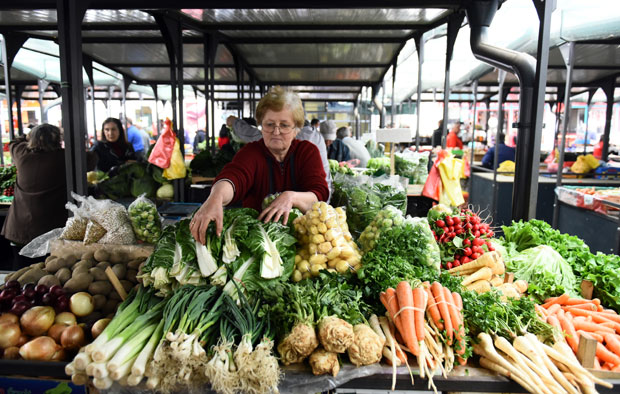 Килограм младог кромпира 450 динара
