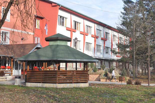 ИНЦИДЕНТ У КРАЉЕВУ: Ђака ударио песницом испред дворишта Дома ученика