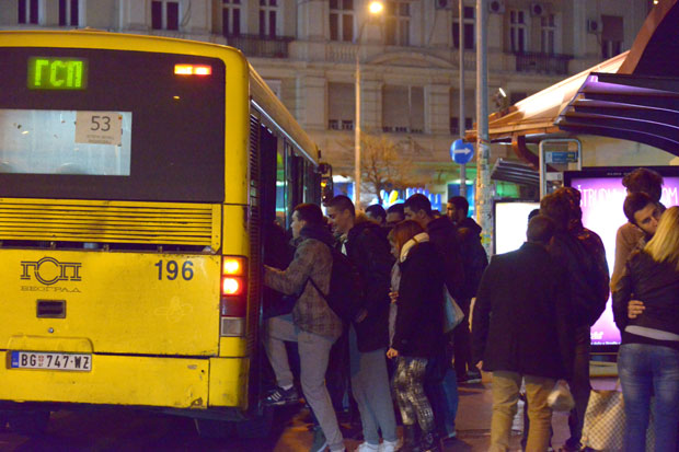 МУКЕ БЕОГРАЂАНА: Кад се последњи превоз не појави