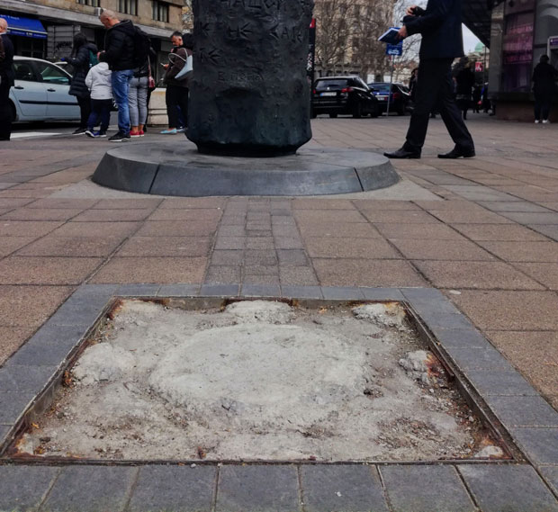 Враћају сјај на шест статуа