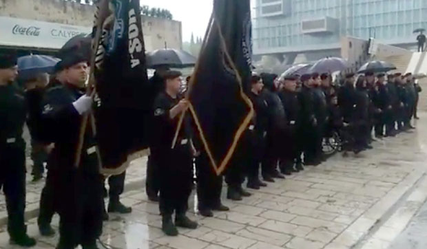 УСТАШЕ ДЕФИЛУЈУ СПЛИТОМ: Грмогласни покличи „За дом спремни“ опет у Хрватској (ВИДЕО)