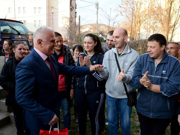 ХУМАНА МИСИЈА: Више од сто пута био на КиМ, прешао 200.000 км или пет екватора (Фото)