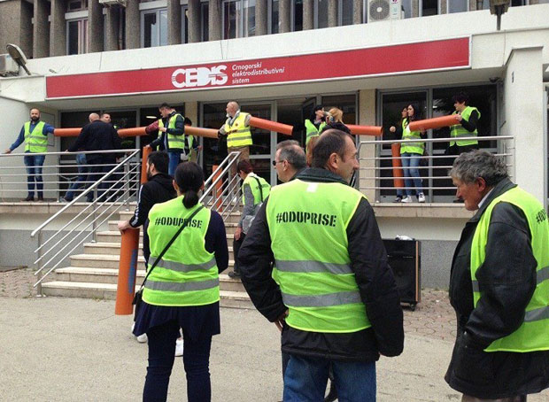 ИНЦИДЕНТИ НА ПЕРФОРМАНСУ ПОКРЕТА „ОДУПРИ СЕ“: Повређене две жене