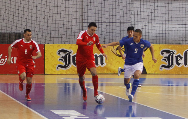 КАРИОКЕ ПАЛЕ У ЧАИРУ: Футсал репрезентација Србије у Нишу декласирала Бразил