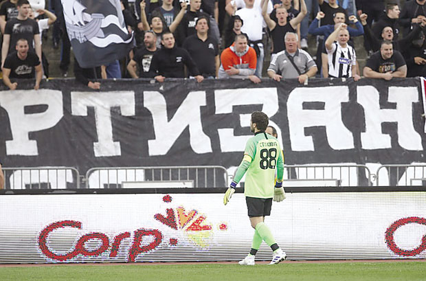 НА ЧУКАРИЧКИ БЕЗ ПУБЛИКЕ: Дисциплинска комисија ФСС казнила Партизан због испада навијача у Новом Саду