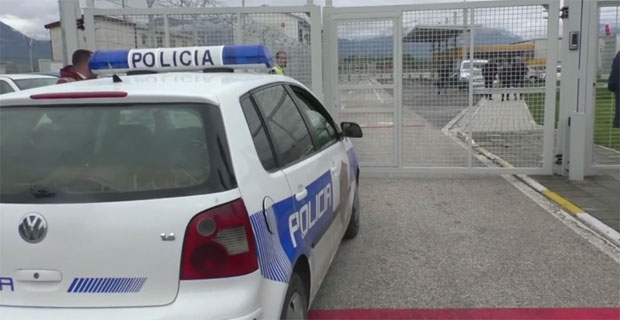 ДЕТАЉИ ФИЛМСКЕ ПЉАЧКЕ У ТИРАНИ: Зграбили вреће са милионима евра, па гађали полицију гранатама (ВИДЕО)