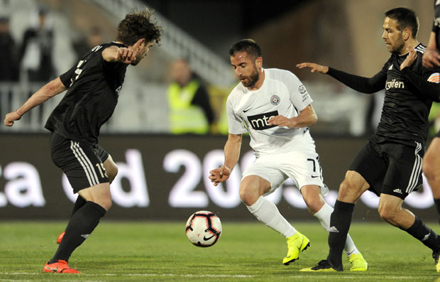 СУПЕРЛИГА: Звезда - Раднички за крај трке? Чукарички у Хумској