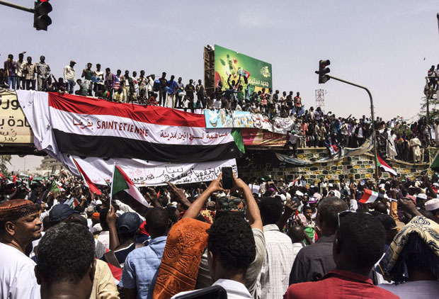 ДЕМОНСТРАЦИЈЕ У СУДАНУ: Цивиле војни пуч није смирио