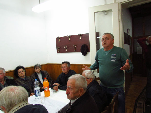 СУКОБ ПЕНЗИОНЕРА: Млађи се завадили са старијима око челника