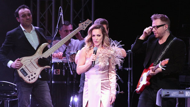 БЕОГРАД ПЕВАО СА ТИЈАНОМ БОГИЋЕВИЋ: Овације у препуној Комбанк Дворани (ФОТО)