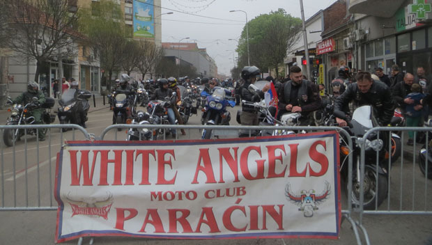 Стотине бајкера протутњало Параћином (ФОТО)