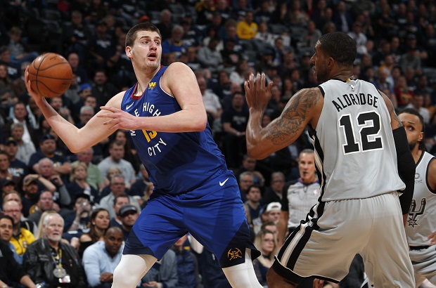 ПОПОВИЋ УХАПСИО ЈОКИЋА: Центар Денвера памтиће прву плеј-оф утакмицу у каријери по поразу од Сан Антонија Спарса