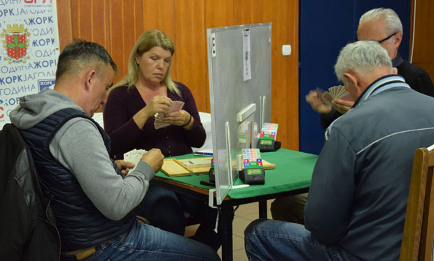 И СРБИ ИГРАЈУ БРИЏ: Мисаона игра по ивици жилета